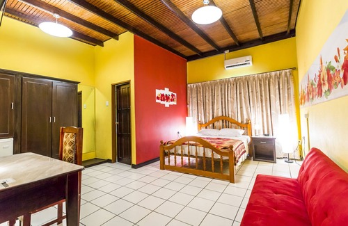 Newtown Casa | Par May La's Inn