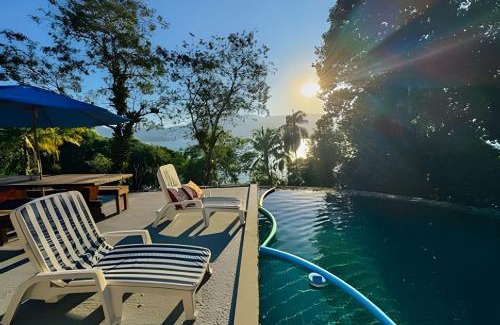 Ilha Comprida Casa | Paraíso em Angra: piscina + praia privativa
