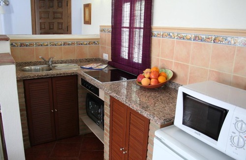 Montecorto Apartamento | "Paraíso Escondido 1" con vistas a la montaña, piscina, Wi-Fi y jardín