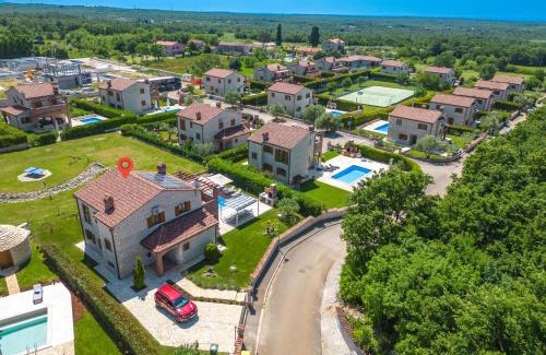 Butkovici Villa | Paradis Villa Stone Queen with Heated Pool