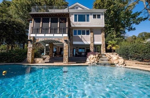 Lake Norman of Catawba Casa | PARADISE AT THE LAKE-Pool & Optional Boat Rental. Great for families! Generator