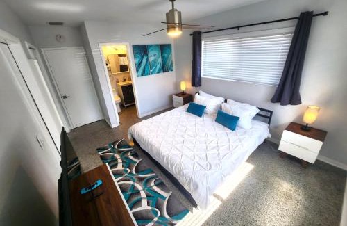 Deerfield Beach Casa | Paradise Awaits! Beach, King Bed, Private Yard & Workspace