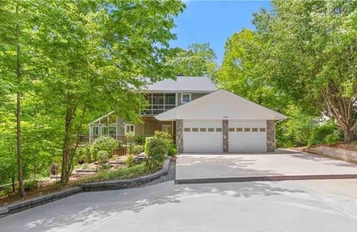 Southmont Casa | Paradise Awaits - Lakefront - Racquetball - Hot Tub - Koi Pond - Bocce