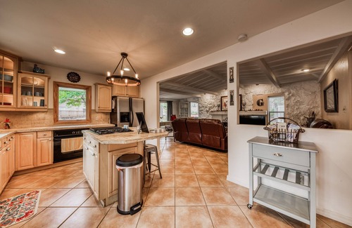 Ruidoso Casa | "Paradise" Awaits with Hot tub.