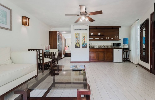 Antoneys Cay Hotel | Paradise Beach Hotel & Resort
