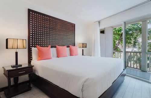 Antoneys Cay Hotel | Paradise Beach Hotel & Resort