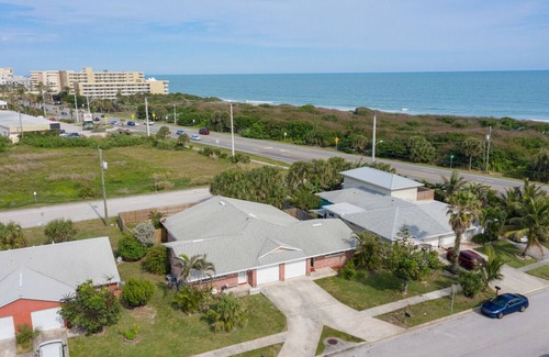 Indialantic Casa | Paradise Beach House -1 min walk to Ocean!