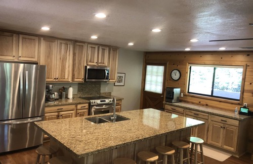 Christopher Creek Cabina | Paradise Cabin in the Pines Comfortable Patios and porch swing Watch kids play
