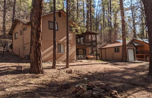 Christopher Creek Cabina | Paradise Cabin in the Pines Comfortable Patios and porch swing Watch kids play