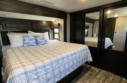 Key Largo Alquiler De RV | Paradise Casa Bayfront sunsets, pool, Private dock, Glamping