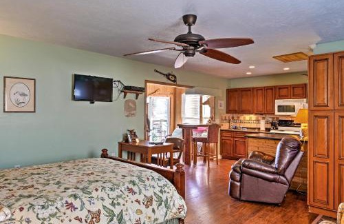 Guntersville Casa | Paradise Cove Cabin with Boathouse and Dock