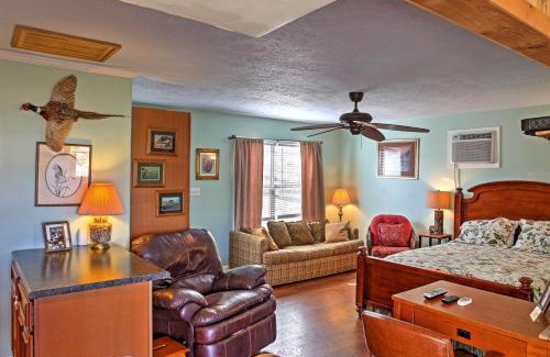 Guntersville Casa | Paradise Cove Cabin with Boathouse and Dock