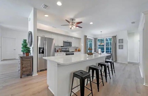 Central Naples Villa | Paradise Escape Luxury Pool w/Game Room King Bed