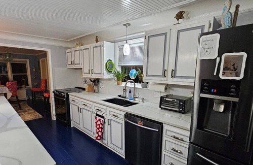 Michigan Casa | Paradise found in this charming 2-bedroom house on Lake Erie Waterfront