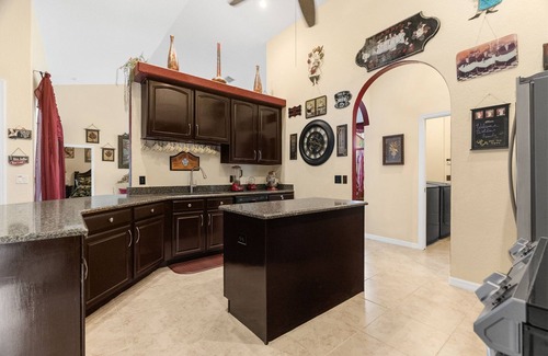 Brooksville Casa | PESCADORES TRAEN SUS BARCOS ¡TENEMOS MUCHO DE HABITACIÓN AQUÍ! 3767 SQ FT DE LUJO!