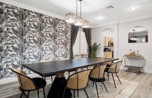 North Las Vegas Casa | Paradise Found: Luxurious Poolside Escape
