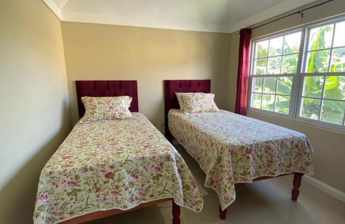 Boscobel Casa | Paradise Heaven is a cheerful 2 bedroom townhouse