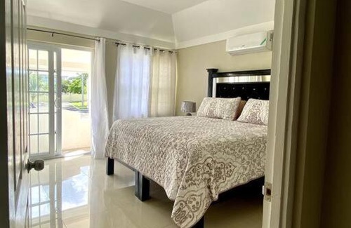 Boscobel Casa | Paradise Heaven is a cheerful 2 bedroom townhouse