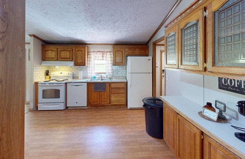 Victor Casa | “Paradise Hill” A Charming 3-bedroom house in the country.