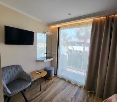 Tsilivi Apartamento | Paradise Hotel & Bar