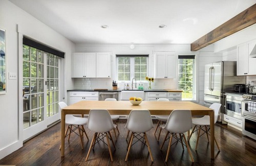 Saugerties Apartamento | Stylish Pool Home in Woodstock