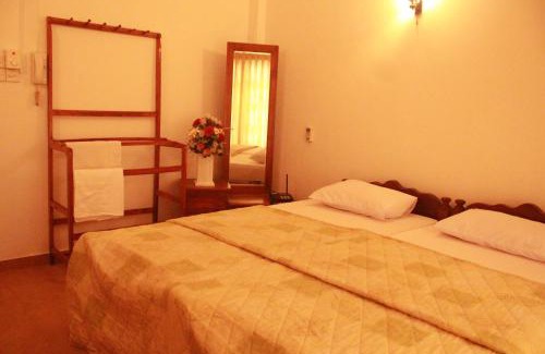 Peradeniya Hotel | Paradise Inn