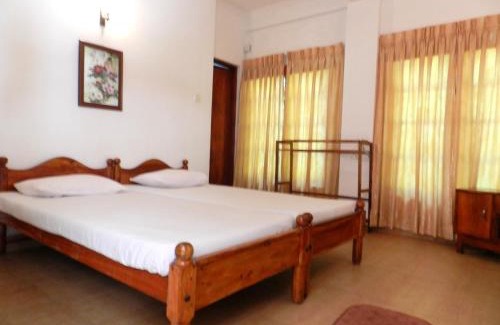 Peradeniya Hotel | Paradise Inn