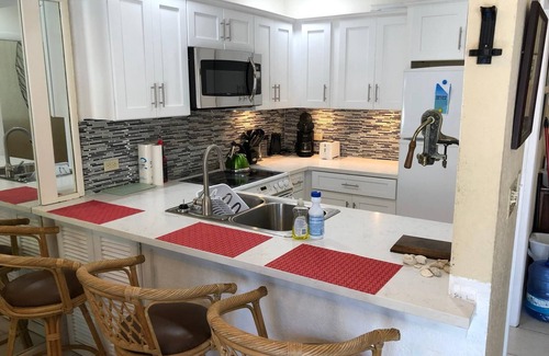 Paradise Island Villa | Paradise Island 9A-Sunrise Beach Club-Beachfront- Hurricane No afectado