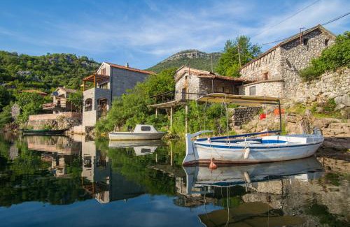 Karuc Casa | "Paradise Lake House" at National Park Skadar Lake