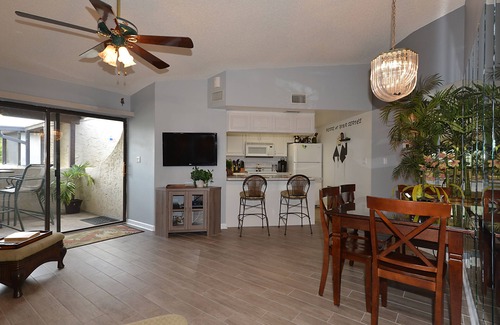 Palm Harbor Condominio | Frente de agua 'Paradise' Lake Tarpon Condominio con 19 'Barco