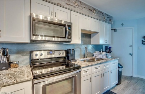 Saint James City Condominio | Paradise on the water w/ a pool & great fishing!