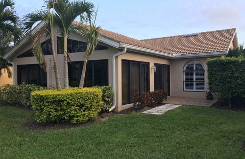Bonita Springs Casa | Paradise on the 18th hole in desirable Hunters Ridge Country Club