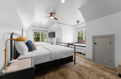 Lake Norman of Catawba Casa | Paradise Pointe by AvantStay Lakefront Views Playset
