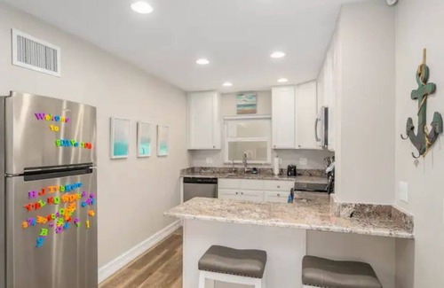 Tropic Apartamento | ‘Paradise Palms 104’ Beautifully remodeled VERY large efficiency w/private patio