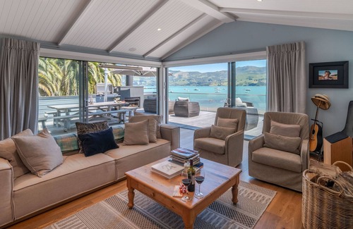Akaroa Cabaña | PARADISE PALMS - AKAROA HOLIDAY APARTMENT, romantic in Akaroa
