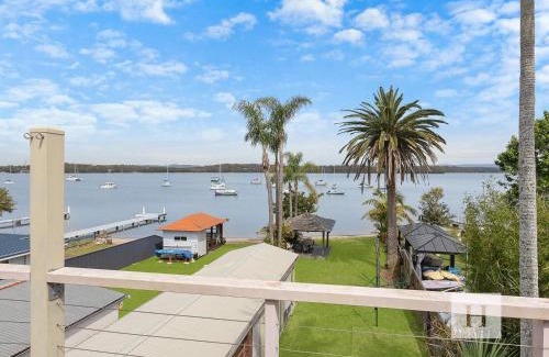 Mannering Park Casa | Paradise Palms