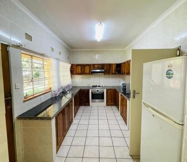 Francistown Apartamento | Paradise Palms