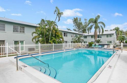 Whitney Beach Casa | Paradise Palms - Chic Prime Spot Pool BBQ Alfresco