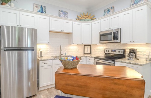 Bay St Louis Condominio | Paradise Palms: modern, very comfortable , unit in beautiful beach town