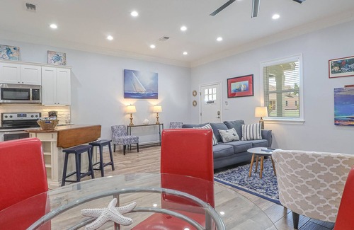Bay St Louis Condominio | Paradise Palms: modern, very comfortable , unit in beautiful beach town