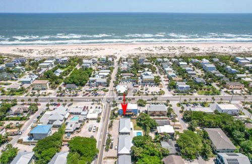 Coquina Gables Apartamento | Paradise Palms - Nautilus Suite - Pool - Steps to Ocean - 10 min to Downtown!