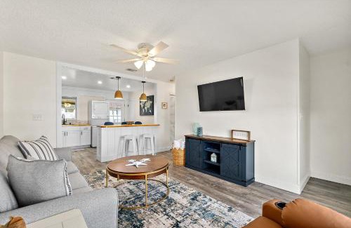 Coquina Gables Apartamento | Paradise Palms - Nautilus Suite - Pool - Steps to Ocean - 10 min to Downtown!