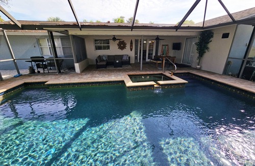 Palma Sola Casa | Paradise Palms - Private Heated Pool - 7 Mins to Anna Maria Island