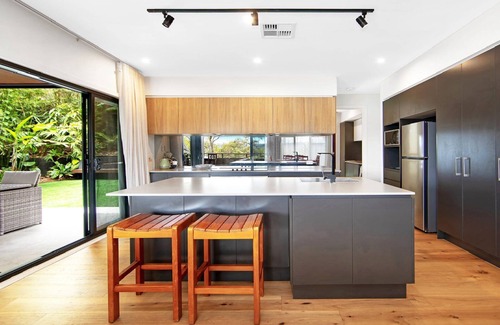 Blackwall Casa | Paradise Palms Waterviews