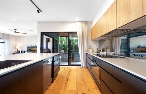 Blackwall Casa | Paradise Palms Waterviews
