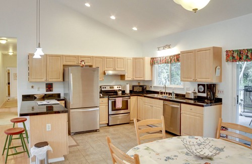 Keaau Casa | Paradise Park Vacation Rental ~ 4 Mi to Shoreline!