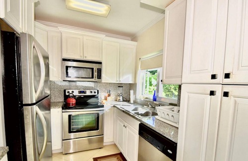 Governor's Harbour Casa | Paradise Pointe by Eleuthera Vacation Rentals