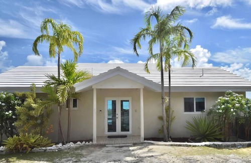 Governor's Harbour Casa | Paradise Pointe by Eleuthera Vacation Rentals