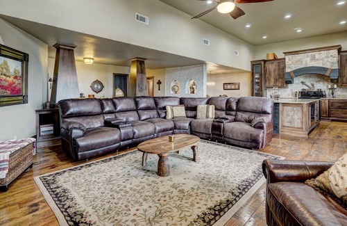 Paradise Hill Casa | Paradise Point. Large House with Lake View and Boat Slip