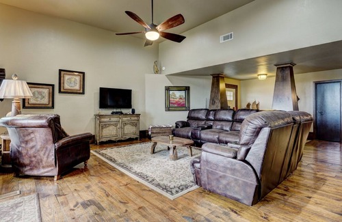 Paradise Hill Casa | Paradise Point. Large House with Lake View and Boat Slip